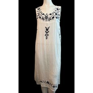 Medium White Navy Blue Embroidered Sleeveless Dress Sundress NWT Lightweight